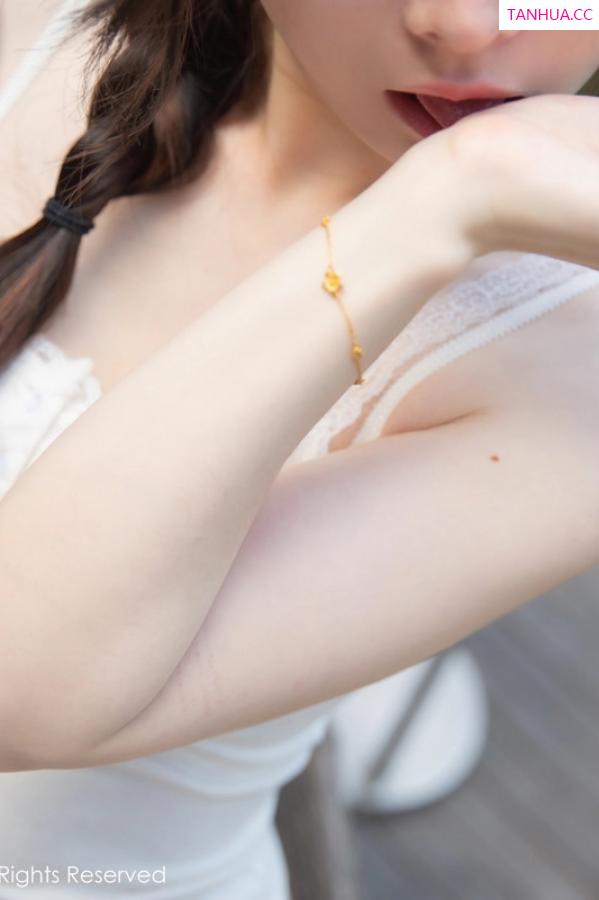 逗逗DouDou  [XiuRen]高清写真图 2023.08.11 No.7221 是小逗逗 妩媚美臀第16张图片